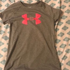 grey under armour shirt